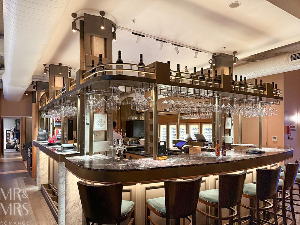 Hotel review of the Porter House MGallery Collection in Sydney - hotel bar