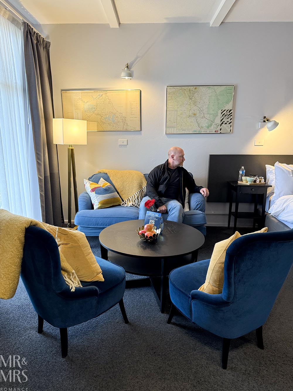 Oriana Motel, Orange NSW - King Terrace Suite Jim sitting in lounge area