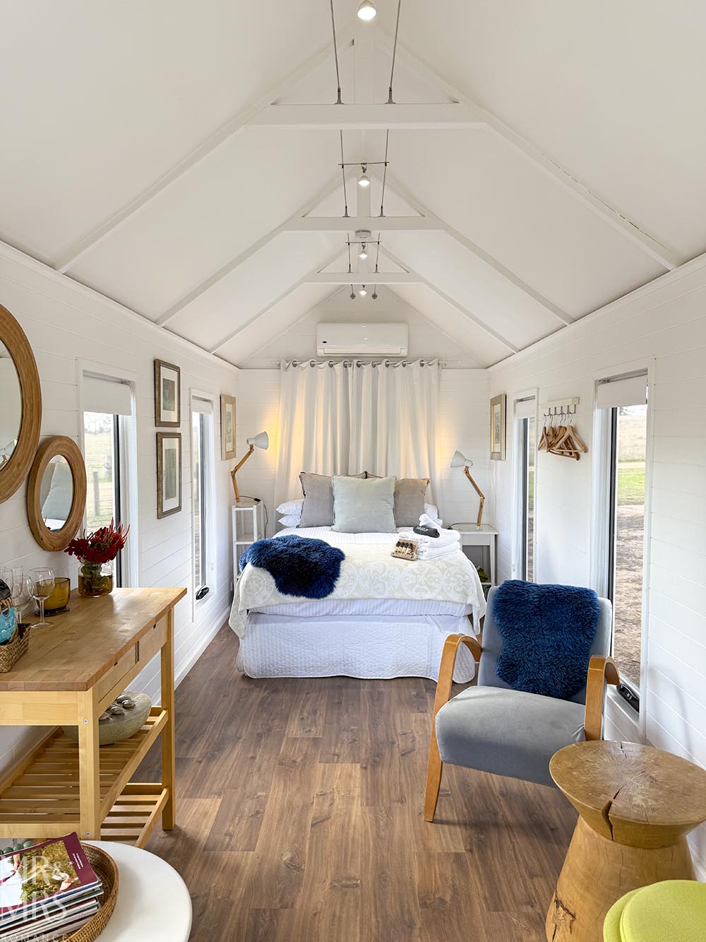 Inside the tiny house looking towards the bed - Where to stay in the Hunter Valley / Broke-Fordwich - Villa Vino, Winmark Wines