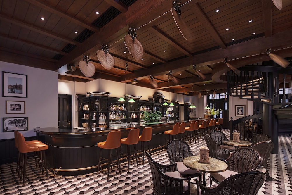 How to do Dry July and why - Long Bar at Raffles Singapore